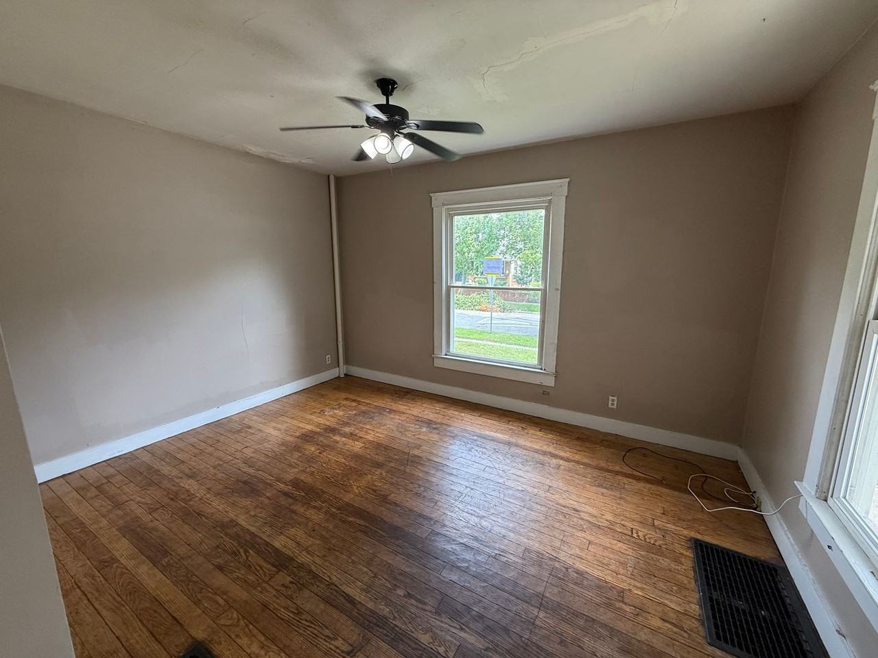 483 Littleton St - Photo 4 of 13