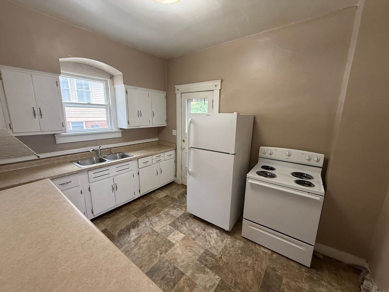483 Littleton St - Photo 5 of 13