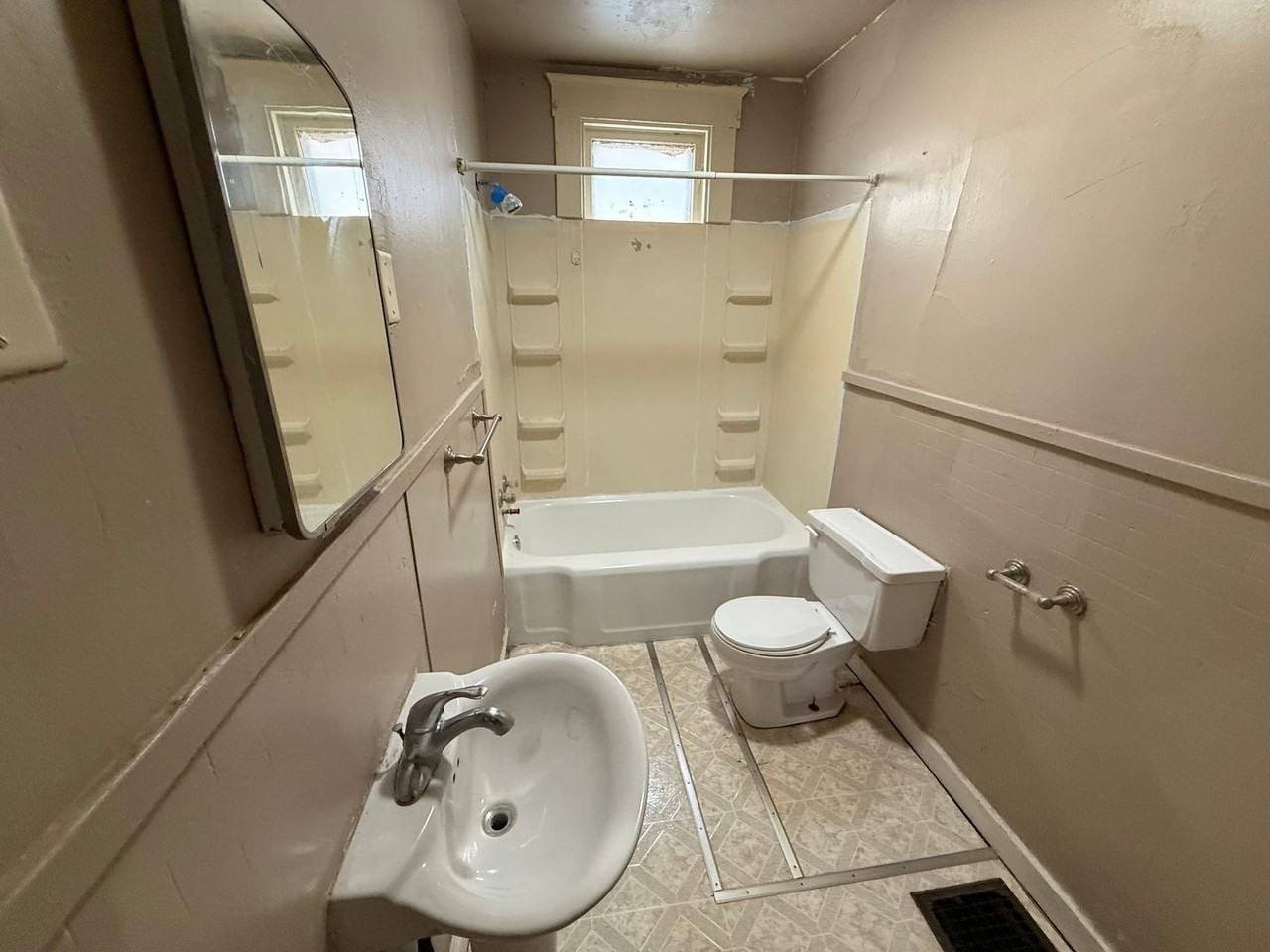 483 Littleton St - Photo 6 of 13
