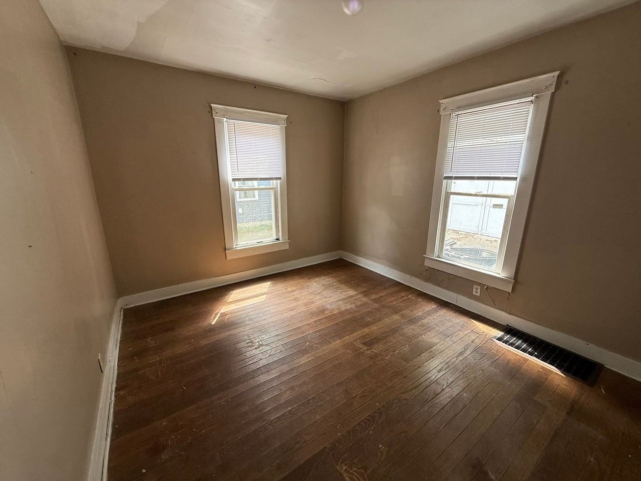 483 Littleton St - Photo 7 of 13