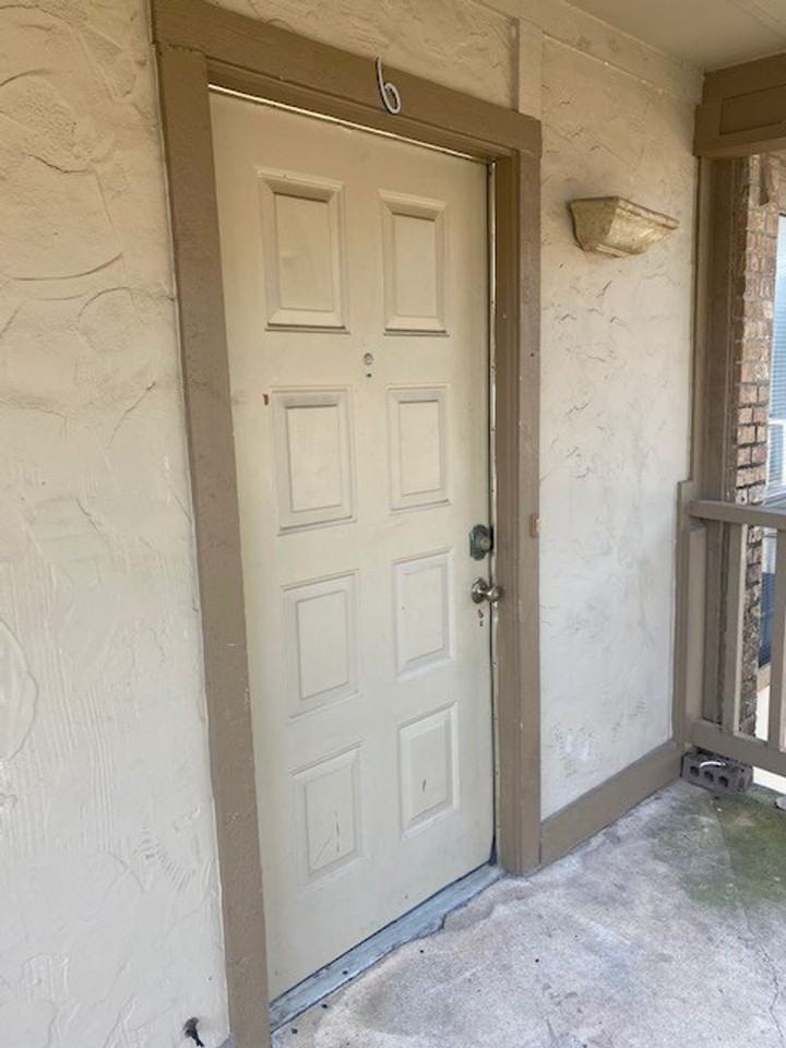 1505 N Locust St #6 - Photo 2 of 10
