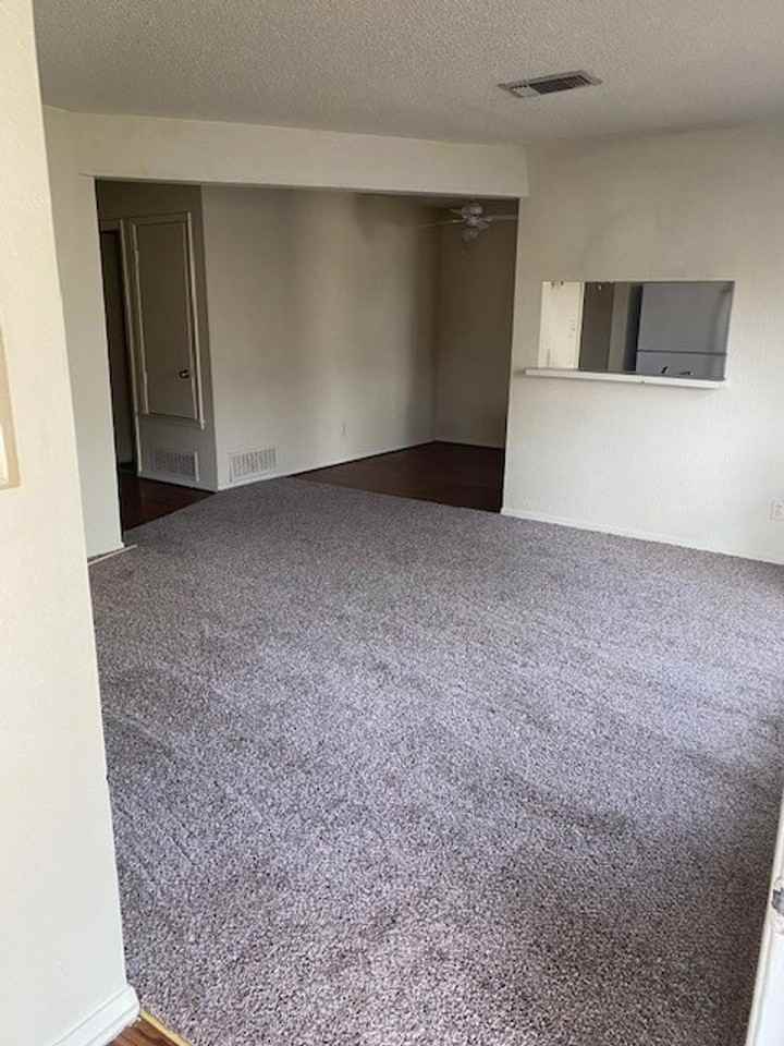 1505 N Locust St #6 - Photo 3 of 10