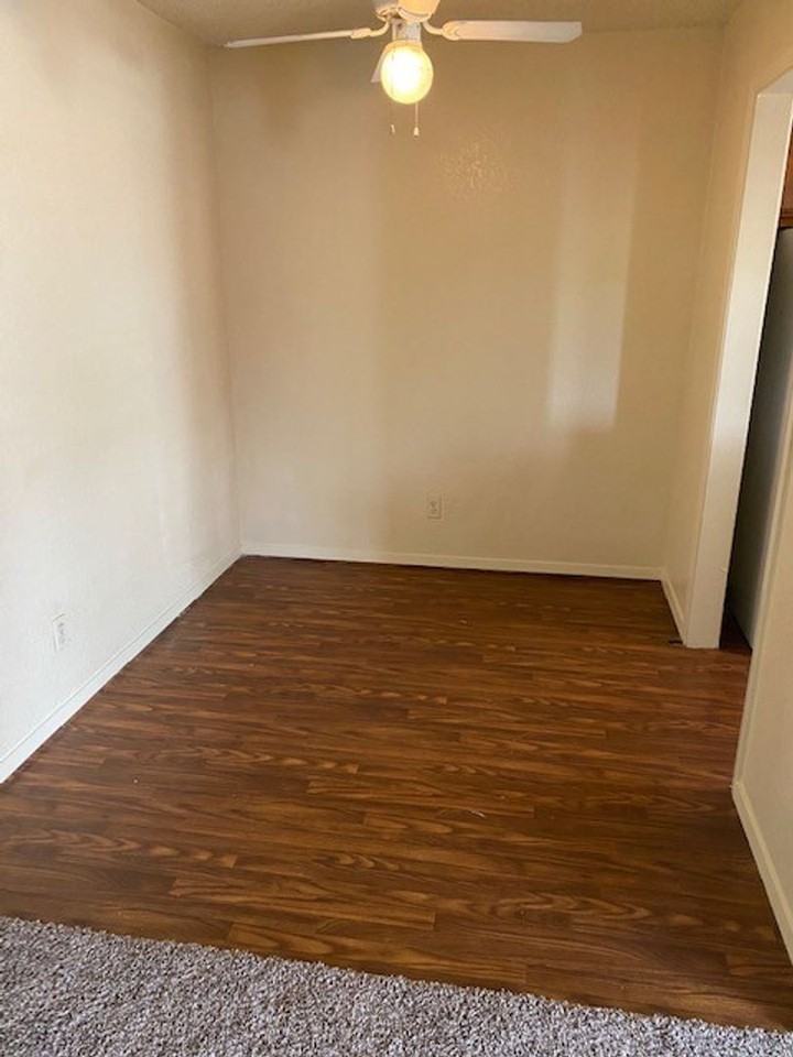 1505 N Locust St #6 - Photo 4 of 10