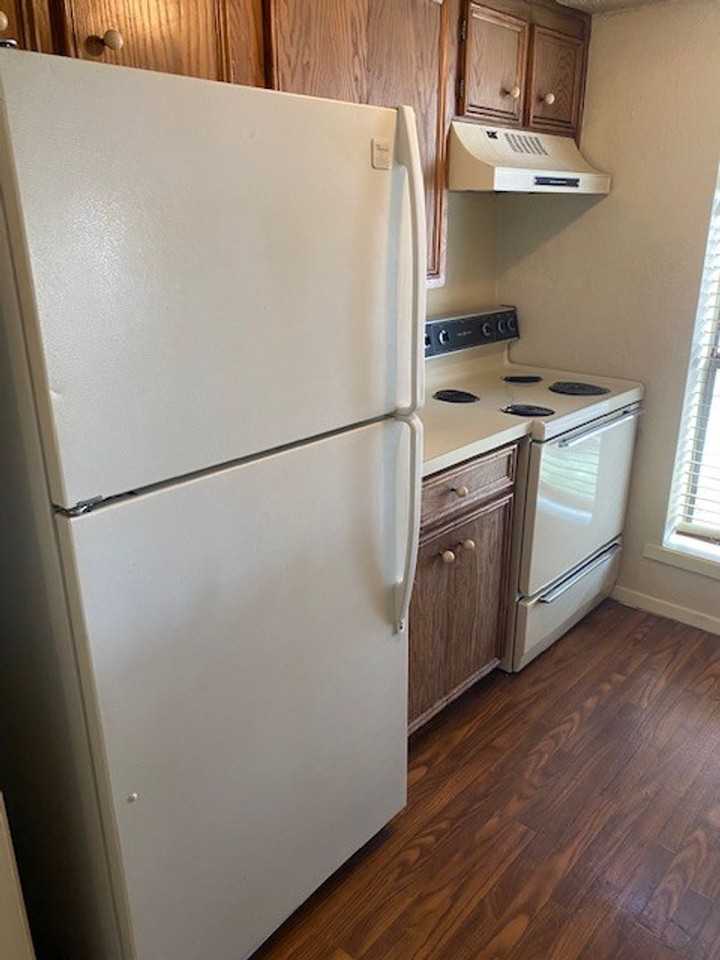 1505 N Locust St #6 - Photo 5 of 10