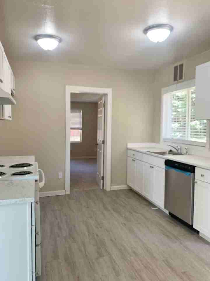 722 28th Ave S - Photo 3 of 19