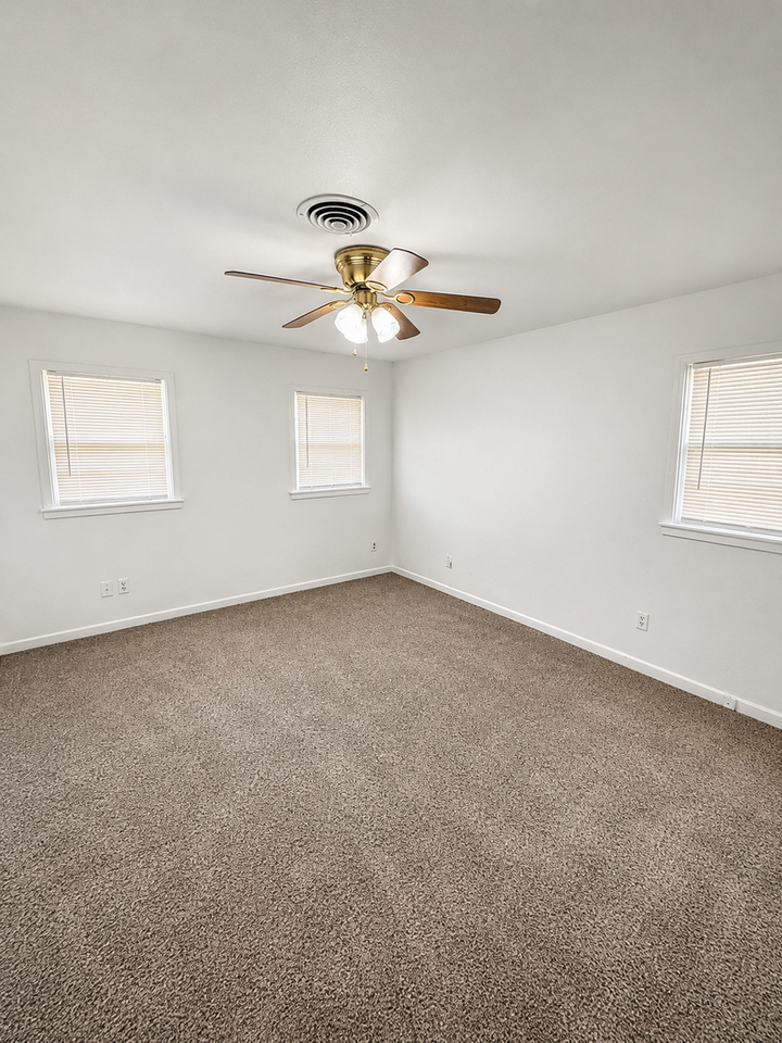 5311 33rd St - Photo 4 of 9