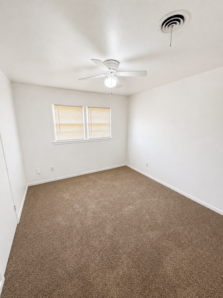 5311 33rd St - Photo 6 of 9