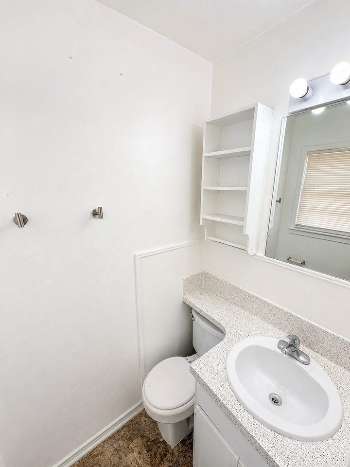 5311 33rd St - Photo 7 of 9