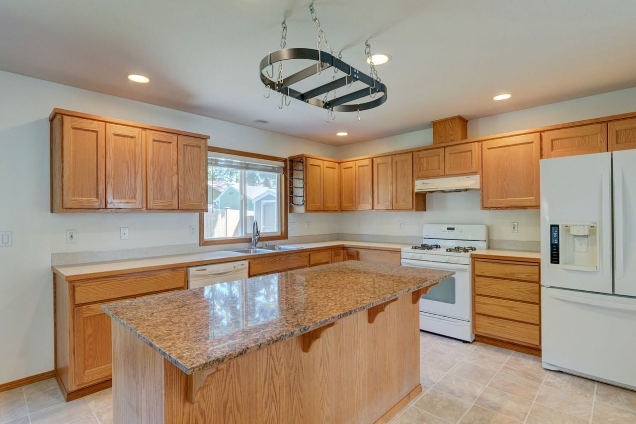 594 Sw Regency Dr - Photo 2 of 28