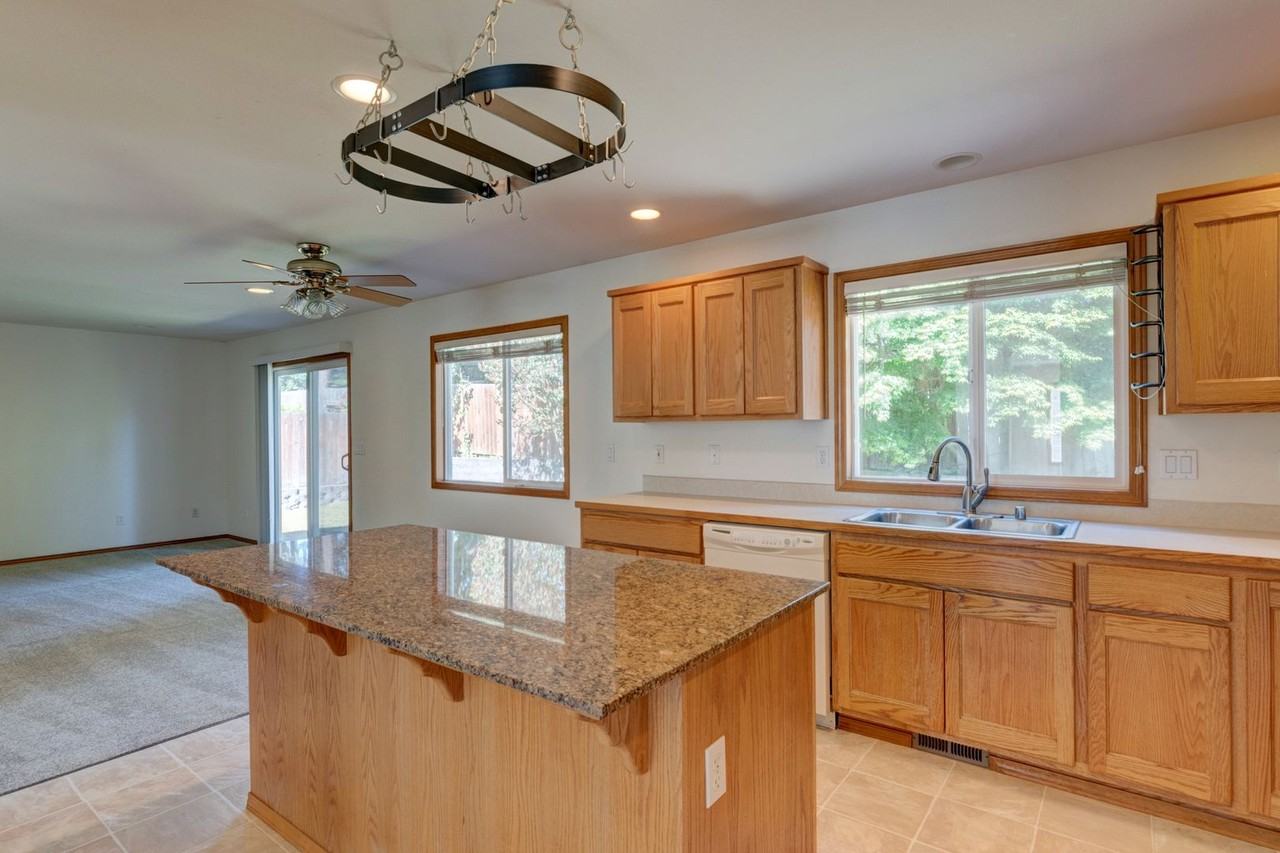 594 Sw Regency Dr - Photo 3 of 28