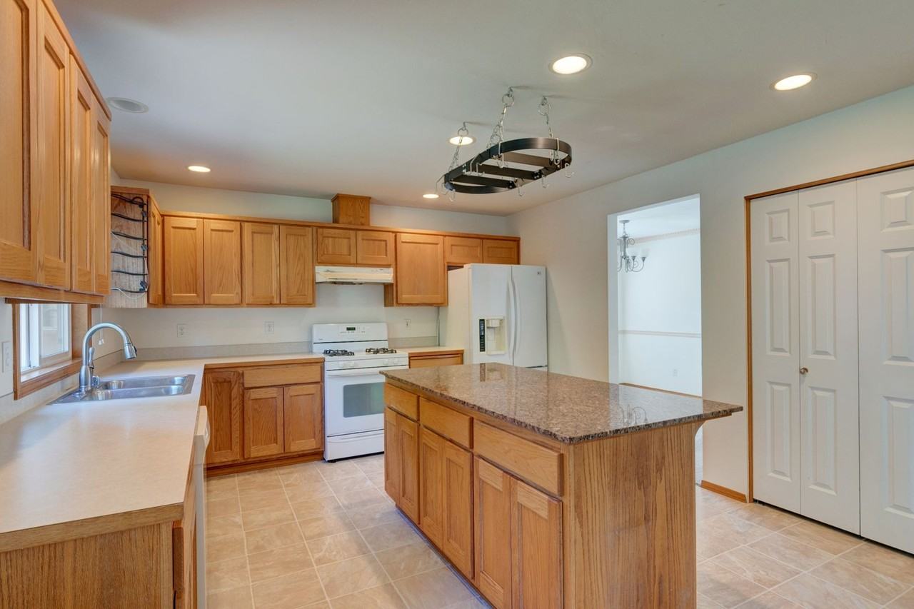 594 Sw Regency Dr - Photo 4 of 28