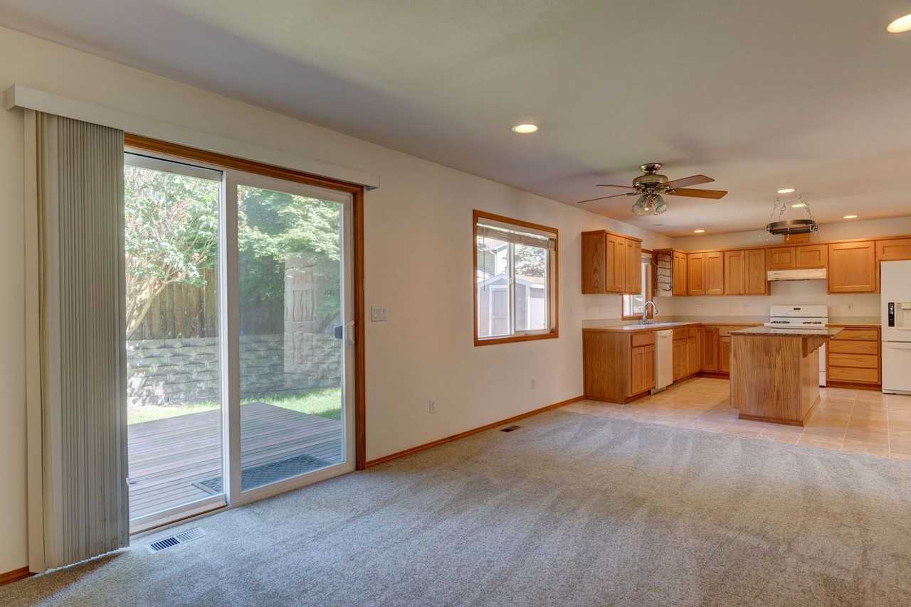 594 Sw Regency Dr - Photo 6 of 28