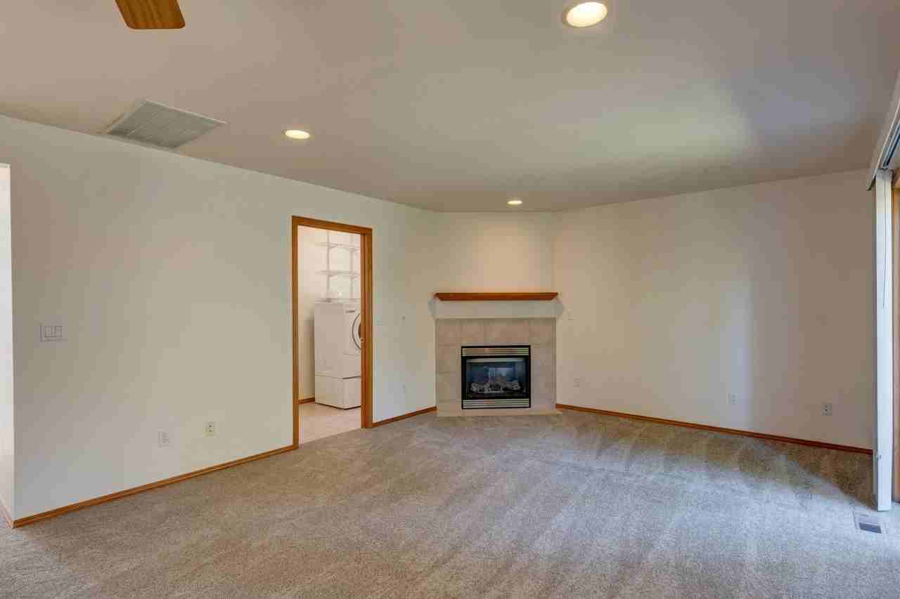594 Sw Regency Dr - Photo 7 of 28