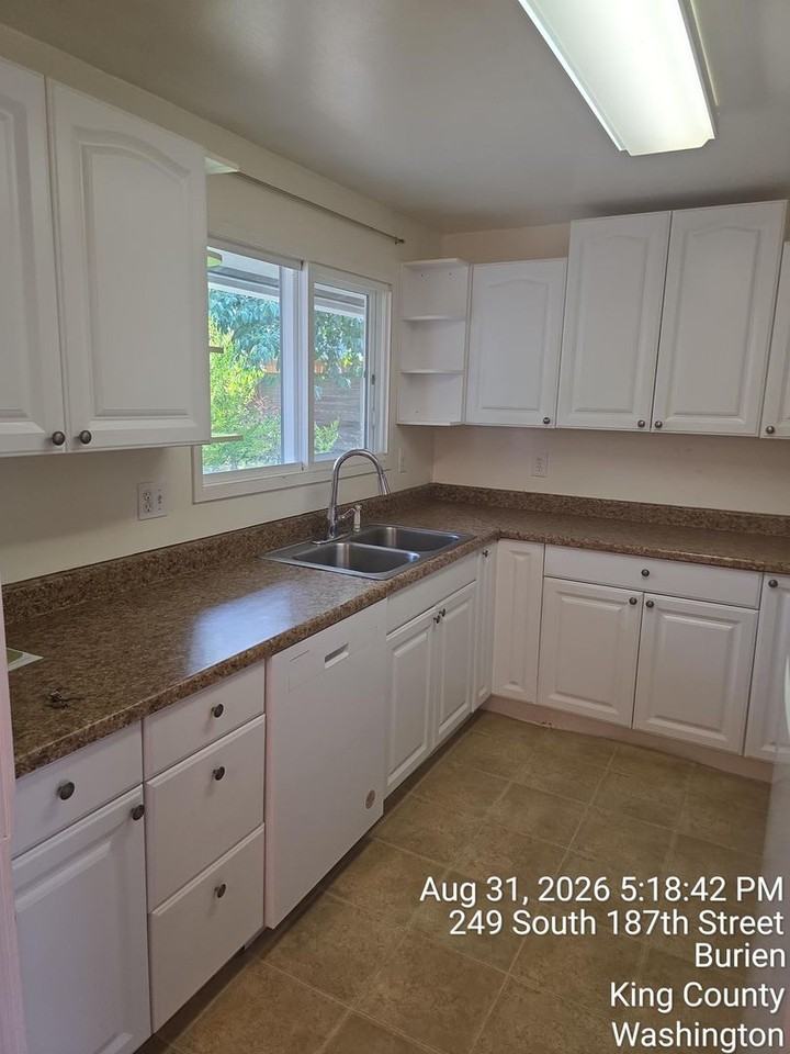 249 S 187th St - Photo 4 of 17