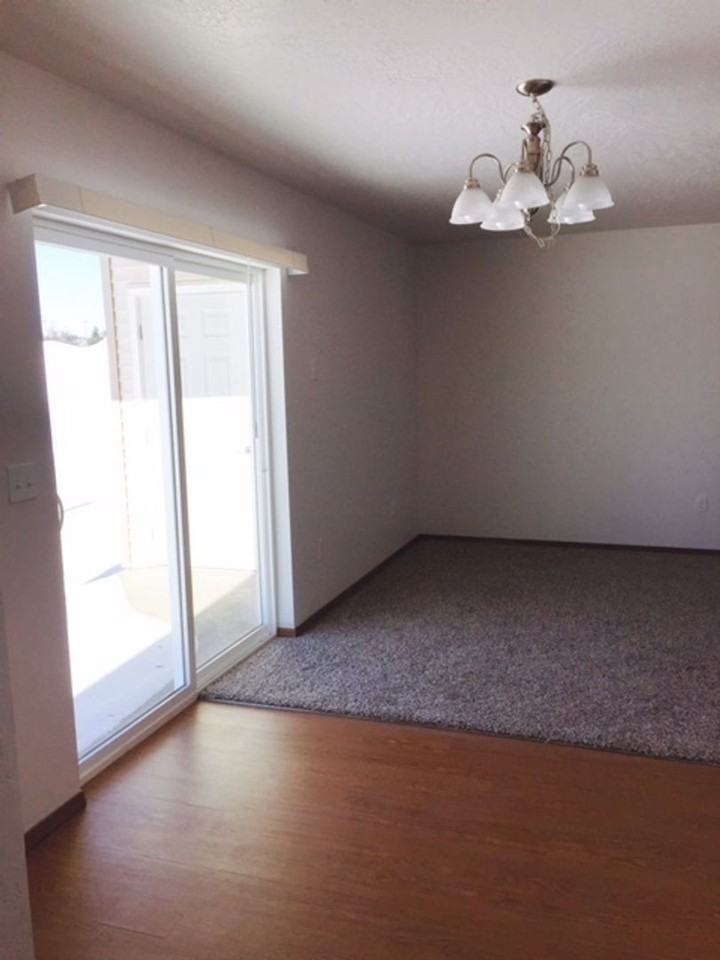 Spacious 2 Bed / 1 Bath Apartment in Post Falls, ID! - Photo 4 of 13