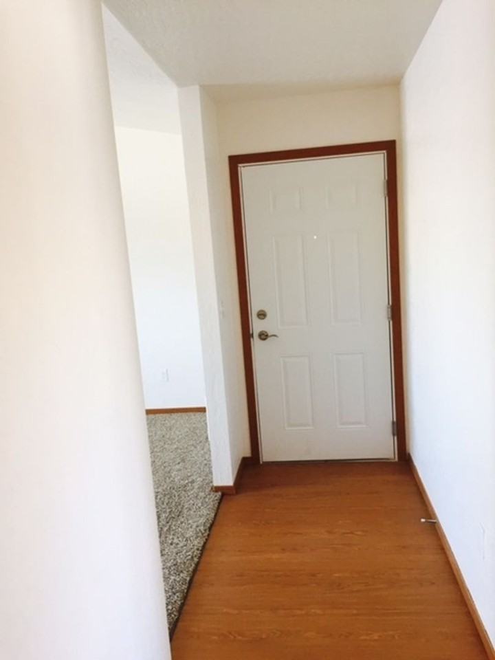 Spacious 2 Bed / 1 Bath Apartment in Post Falls, ID! - Photo 7 of 13