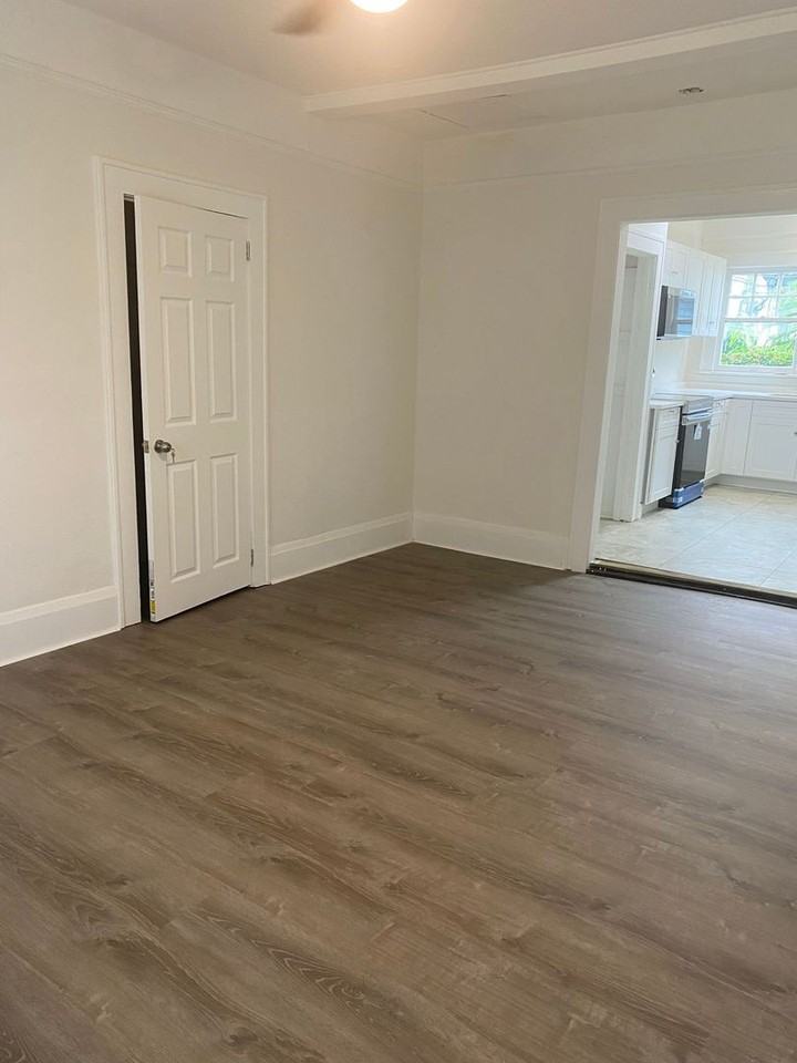 606 Lake Dot Cir - Photo 2 of 4