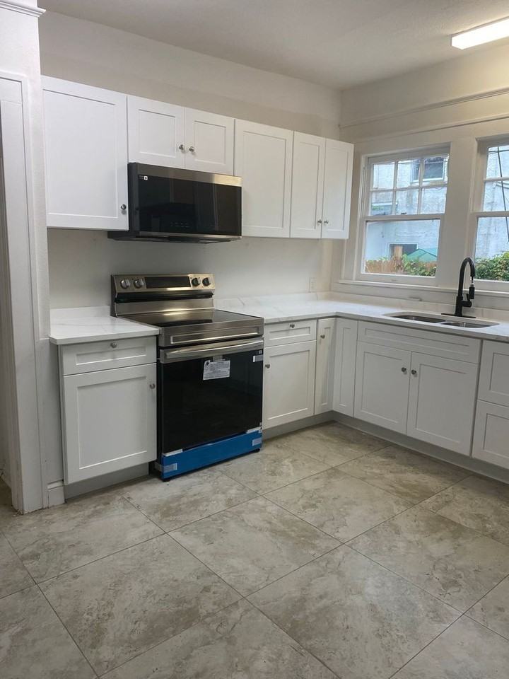 606 Lake Dot Cir - Photo 3 of 4
