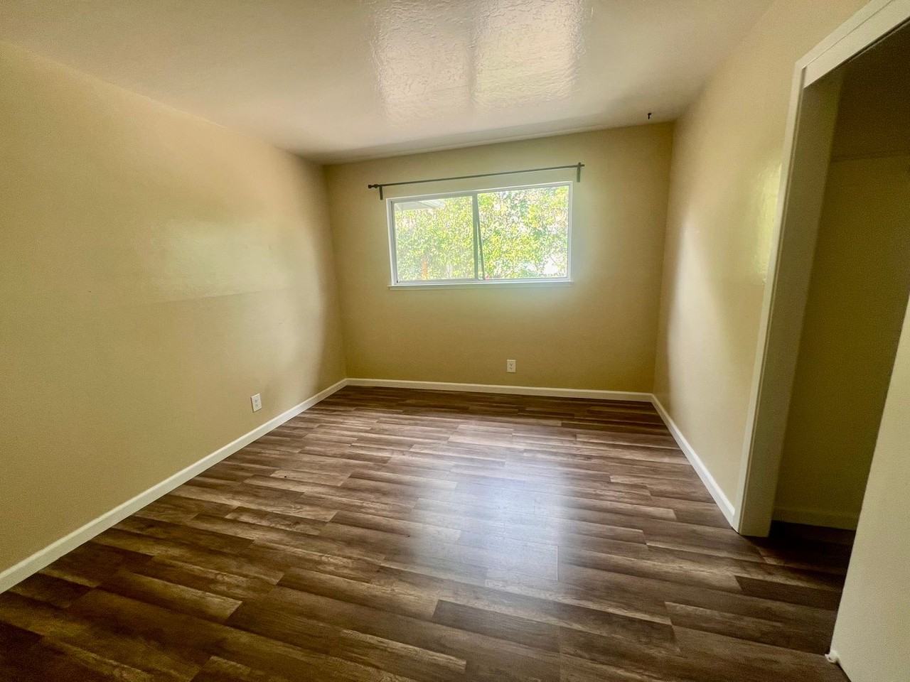 2541 Monticello Way - Photo 6 of 13