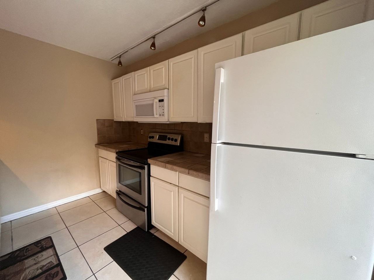 5373 Bamboo Ct - Photo 4 of 15