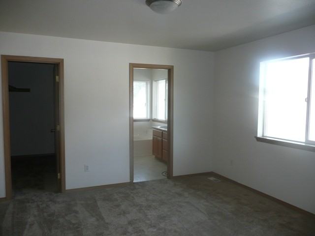15216 41st Ave E - Photo 5 of 10