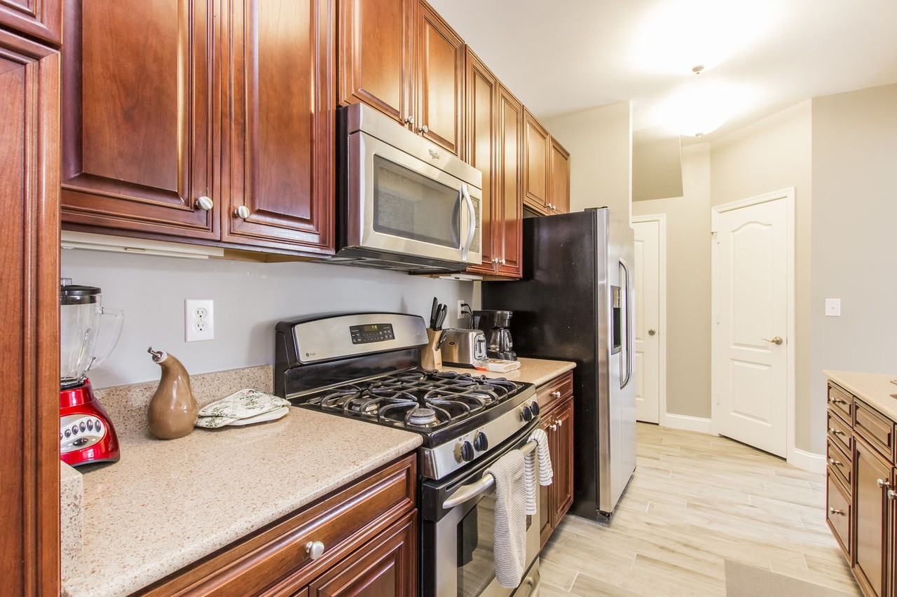 1132 Grace Hill Dr - Photo 3 of 45