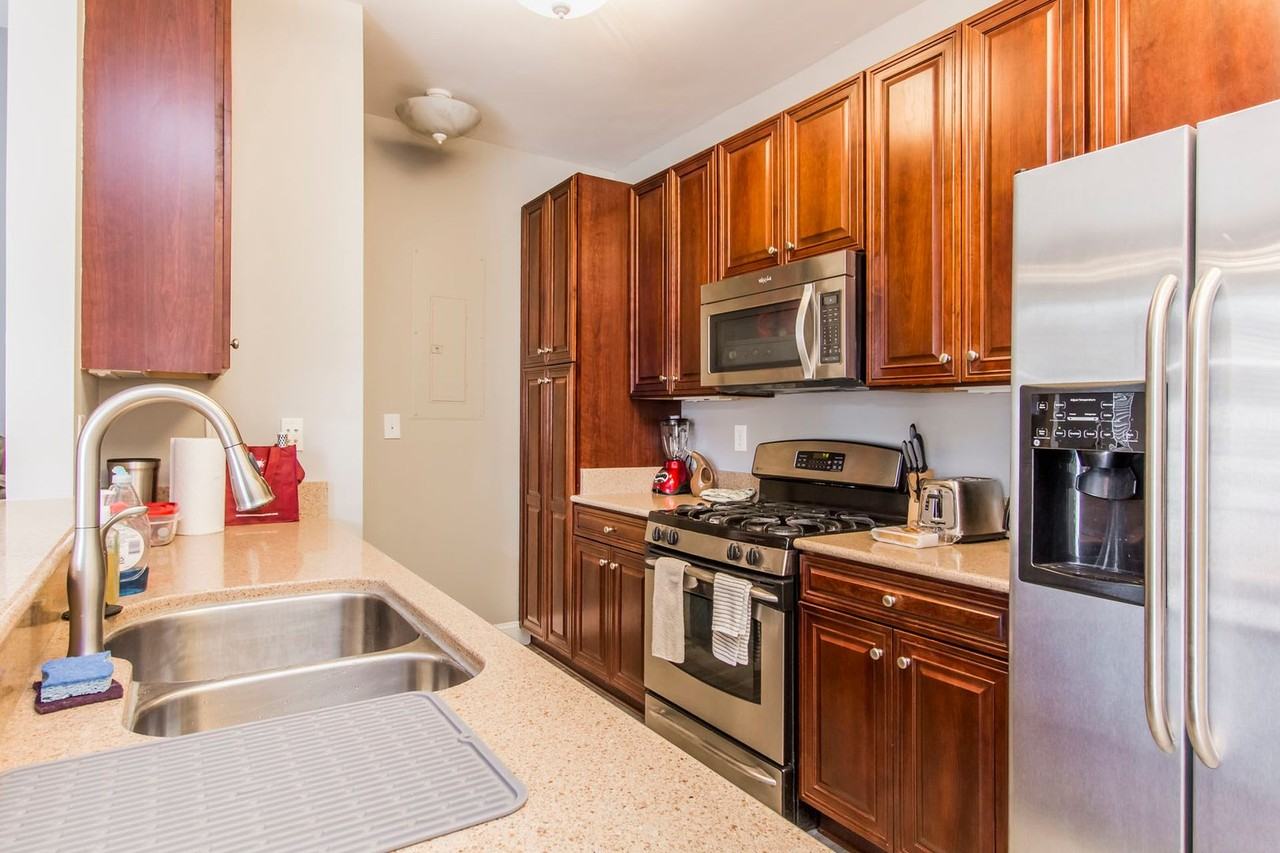 1132 Grace Hill Dr - Photo 4 of 45
