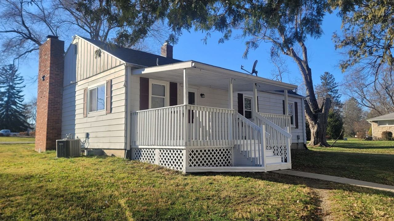 700 N Kettner Dr - Photo 2 of 16