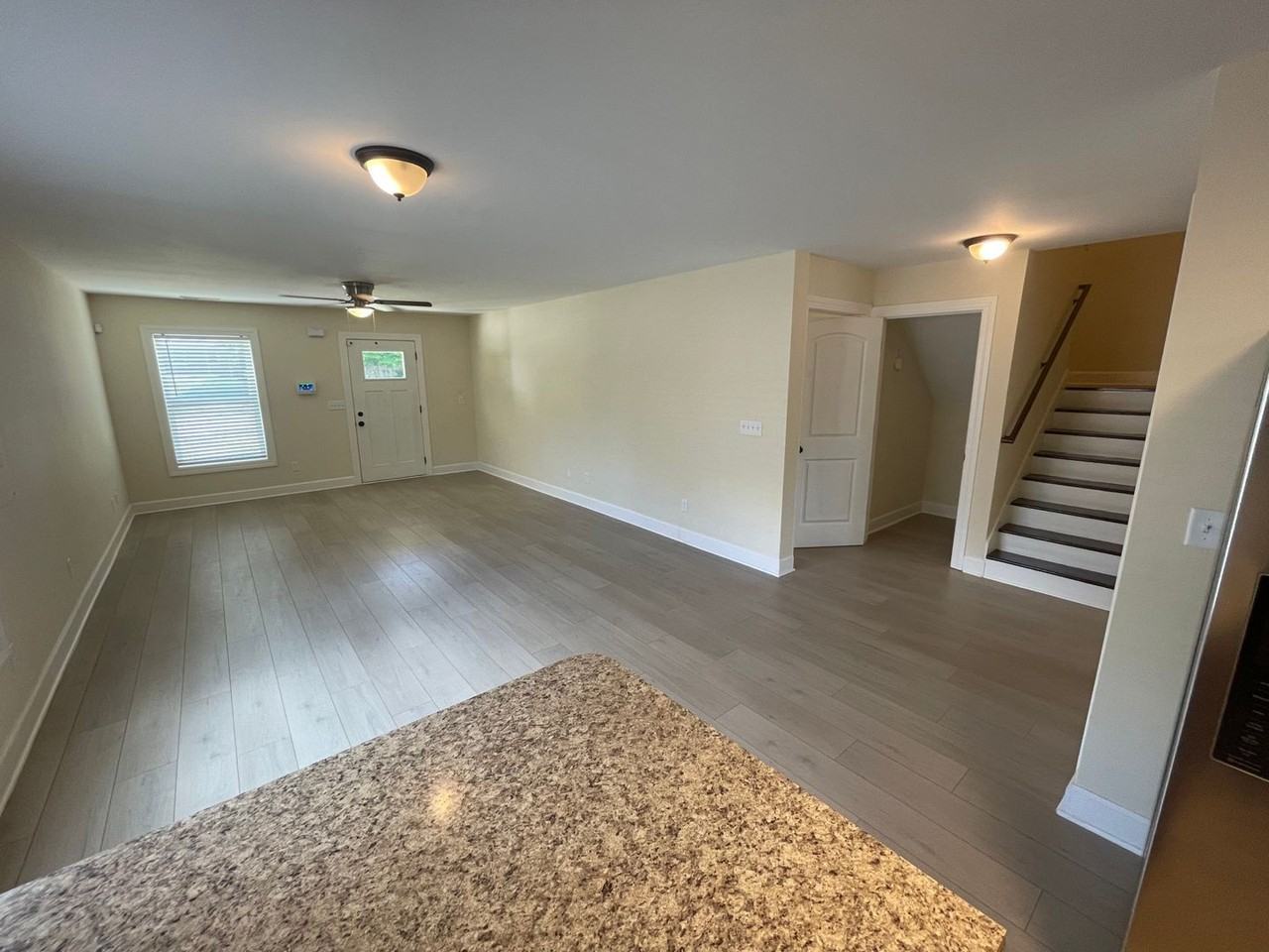 300 Mockingbird Ln - Photo 4 of 20