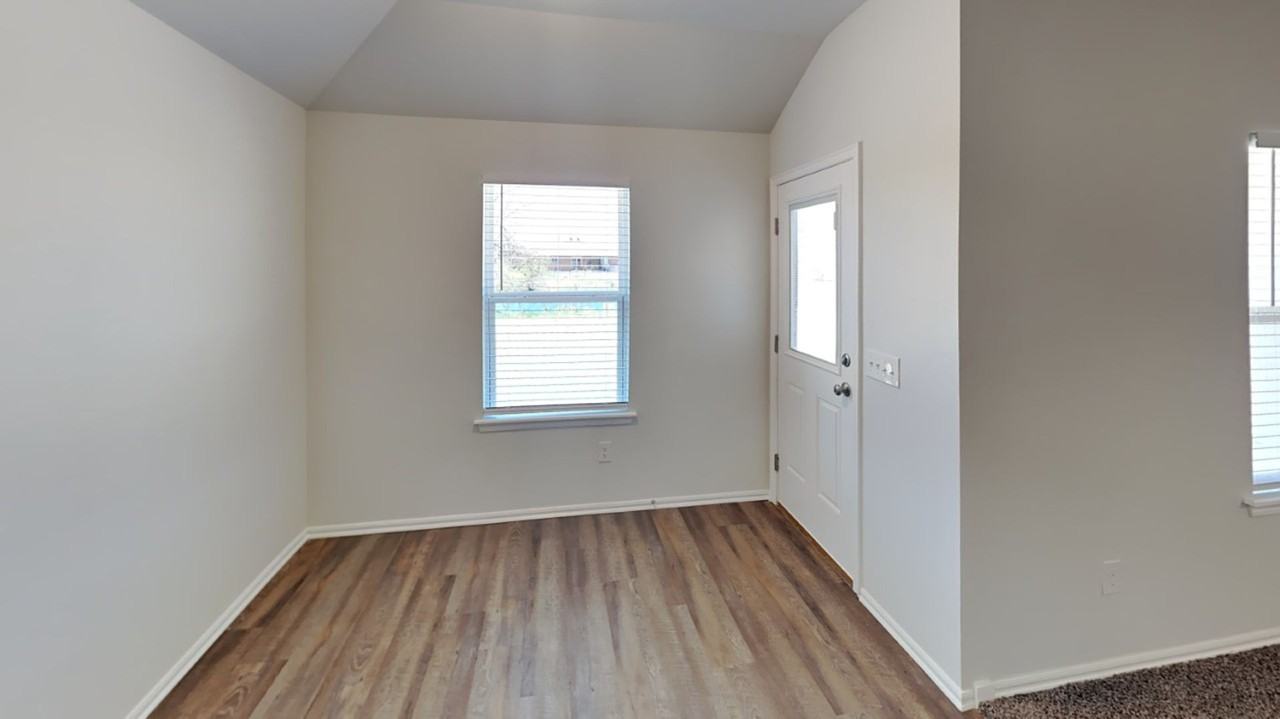 10005 Wessex Dr - Photo 6 of 17