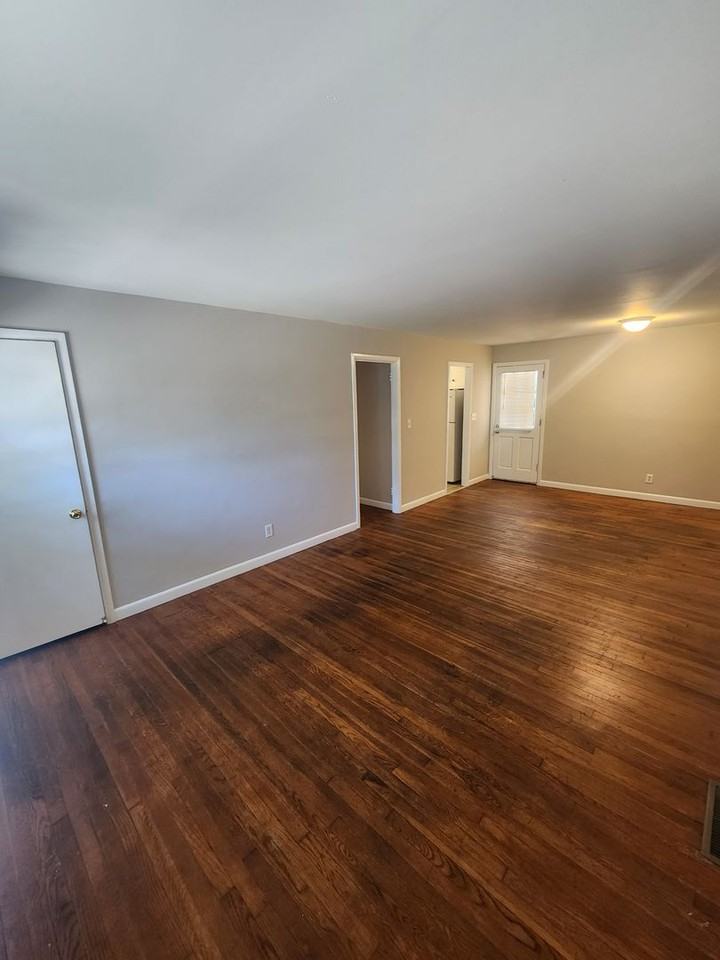 106 Taylor St - Photo 3 of 12