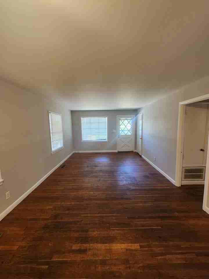 106 Taylor St - Photo 4 of 12