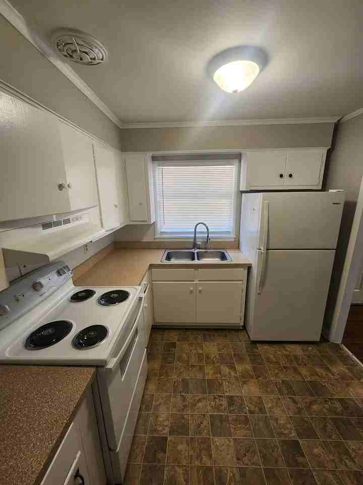 106 Taylor St - Photo 5 of 12