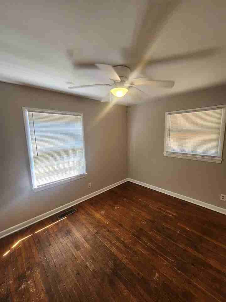106 Taylor St - Photo 7 of 11