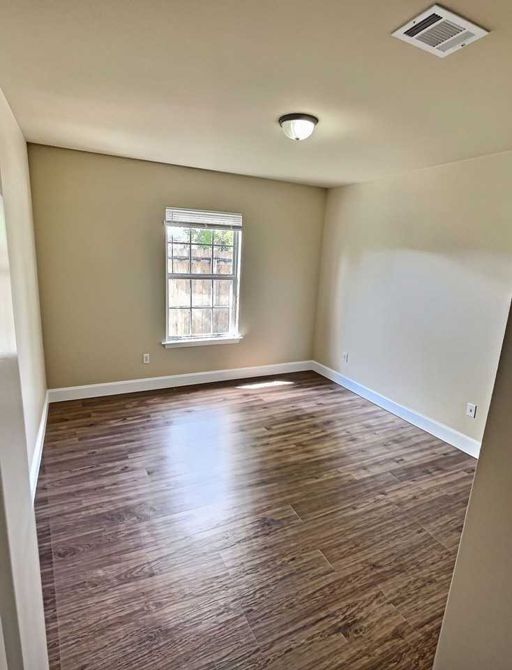 9612 Nevada Ave - Photo 6 of 17