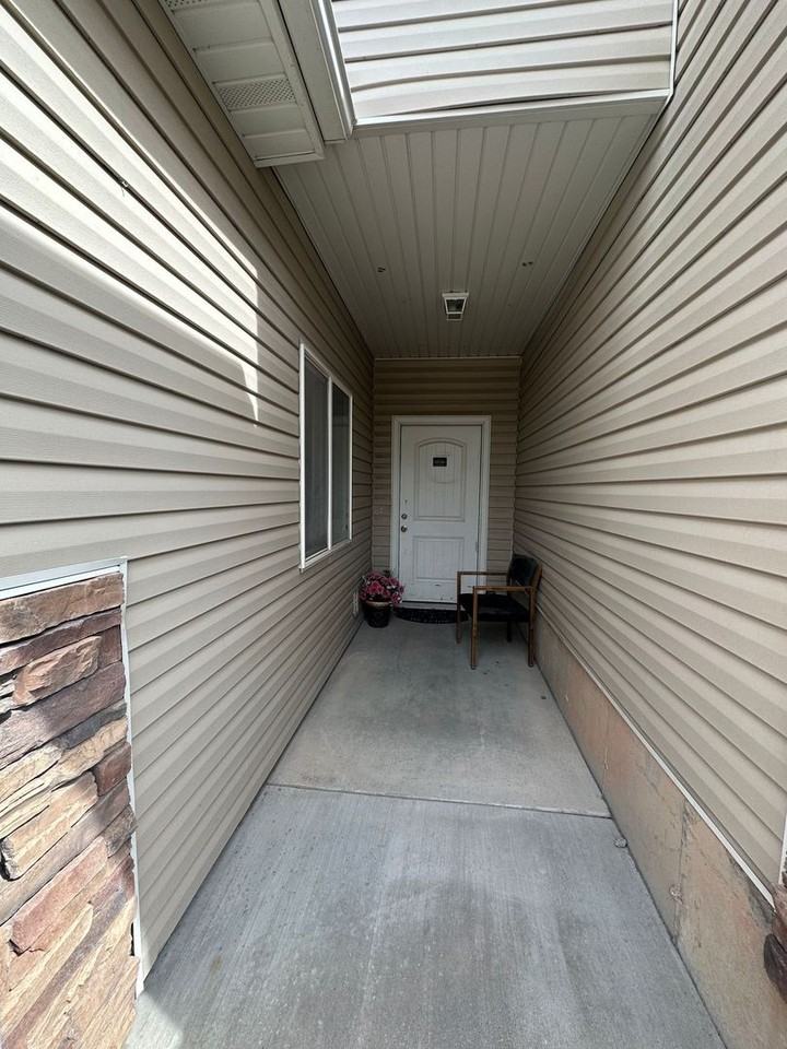 241 E 3025 N - Photo 2 of 8