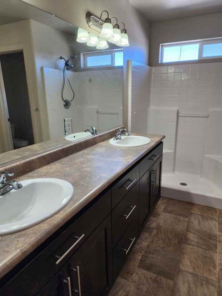 241 E 3025 N - Photo 5 of 8