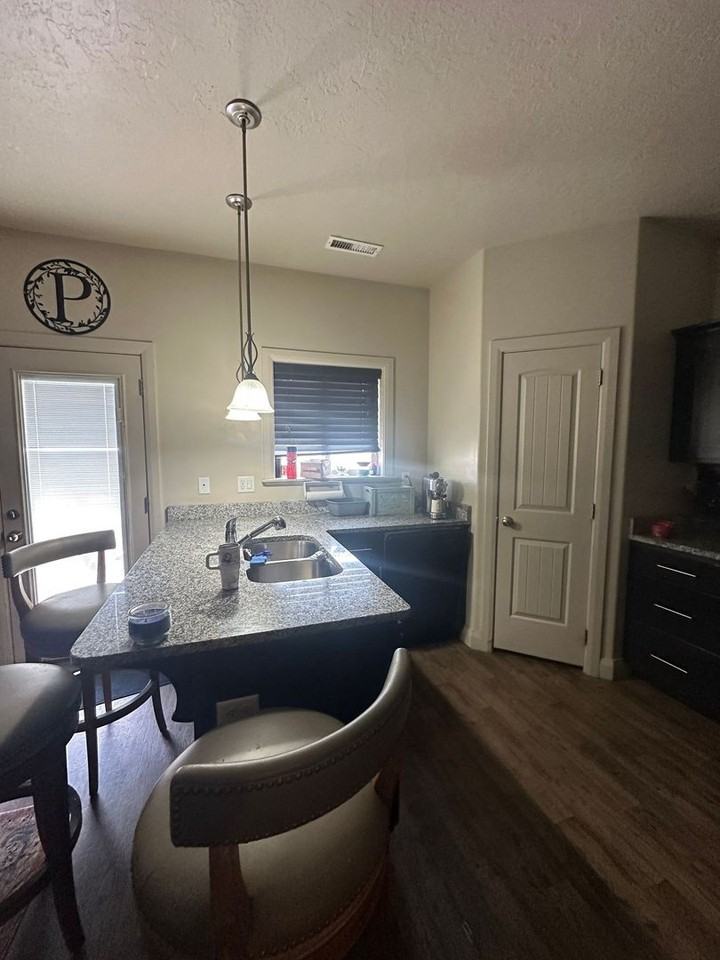 241 E 3025 N - Photo 7 of 8