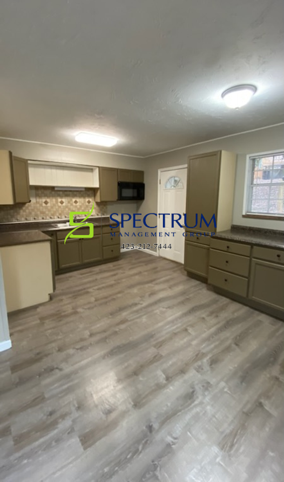 1901 Valley View Dr - Photo 4 of 20