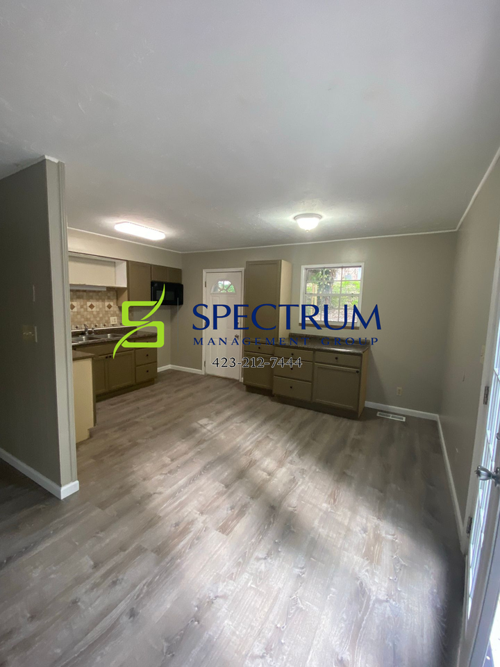 1901 Valley View Dr - Photo 5 of 20