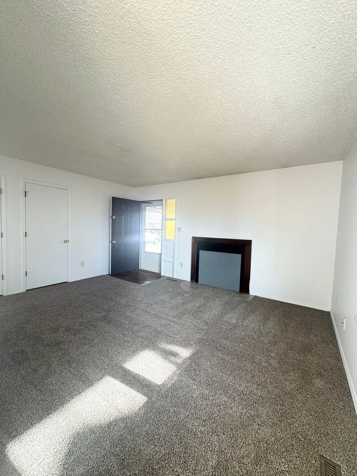 1919 Cindy Ct - Photo 2 of 19
