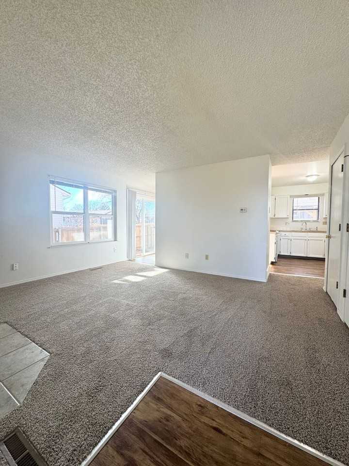 1919 Cindy Ct - Photo 3 of 19