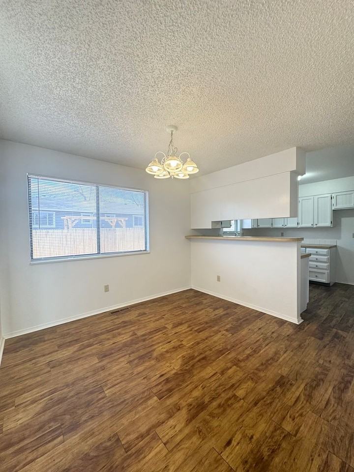 1919 Cindy Ct - Photo 5 of 19