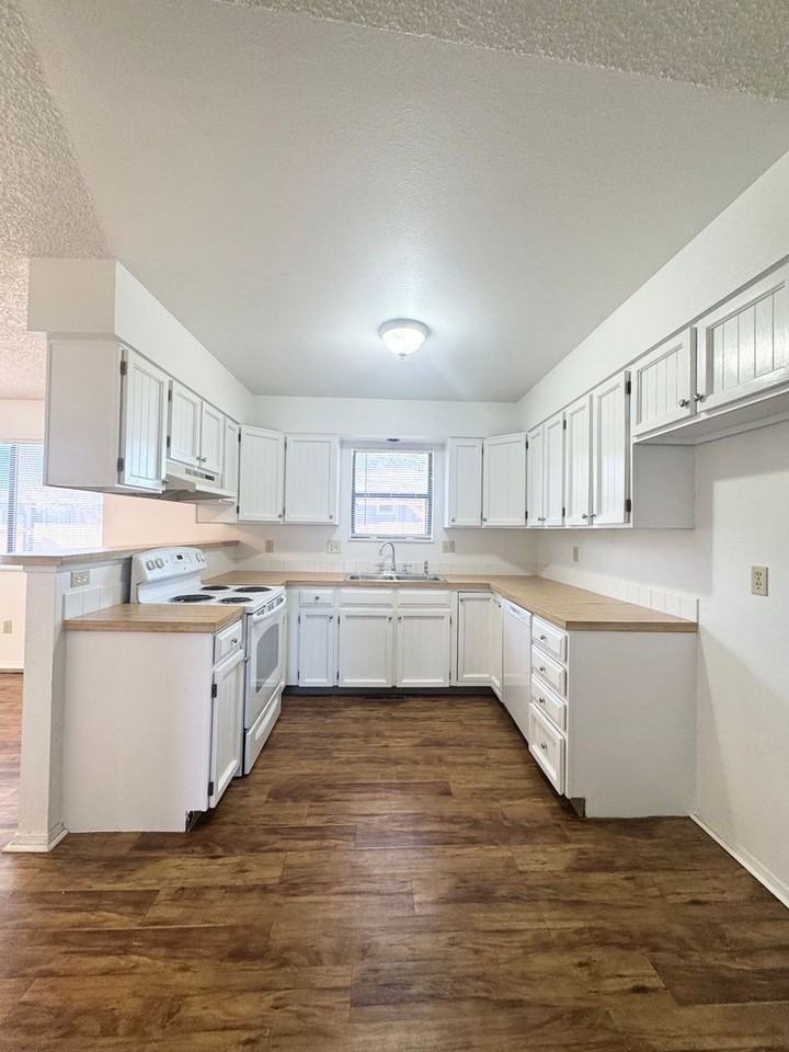 1919 Cindy Ct - Photo 7 of 19