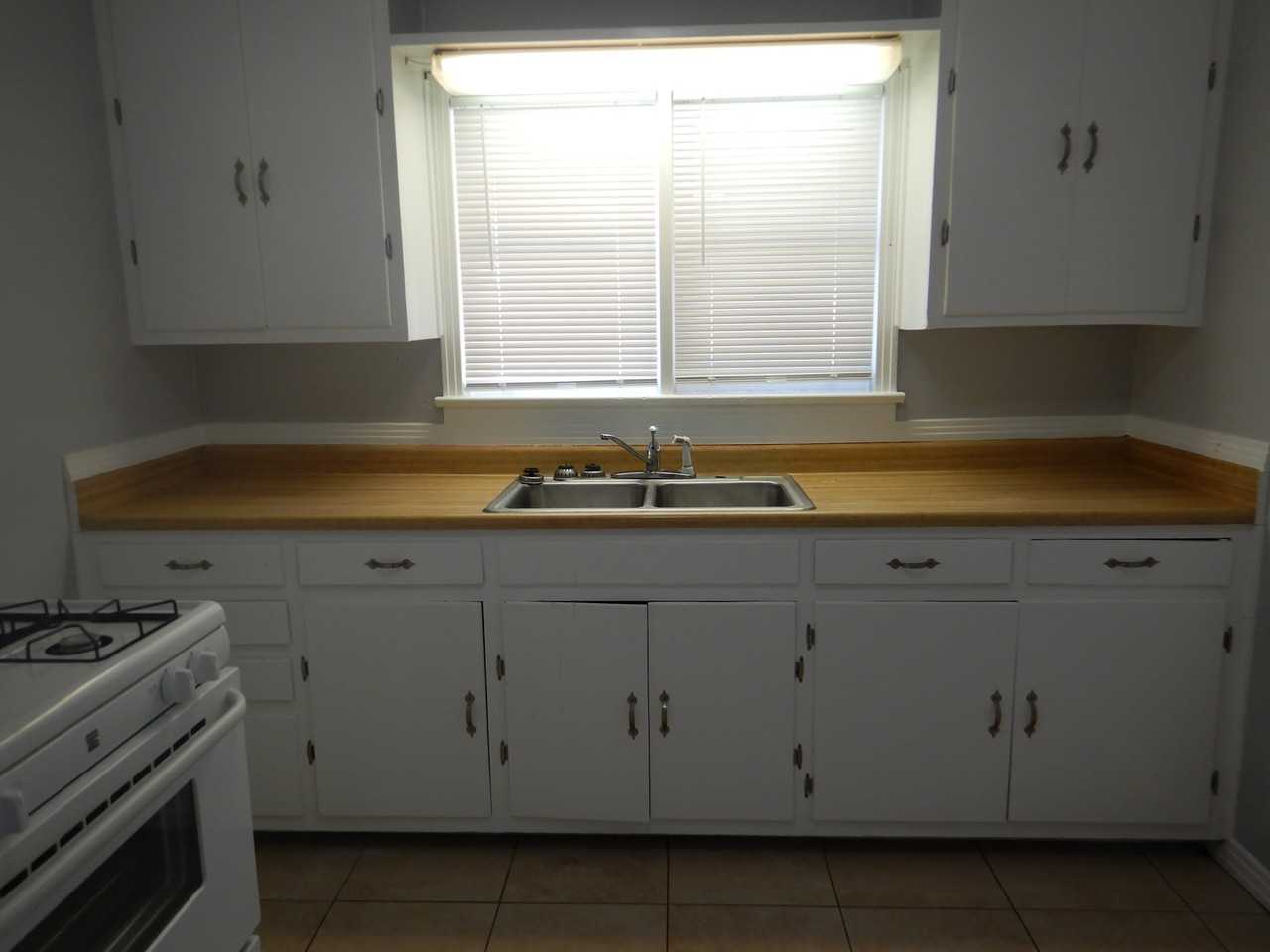 614 W Atkins Ave - Photo 4 of 11
