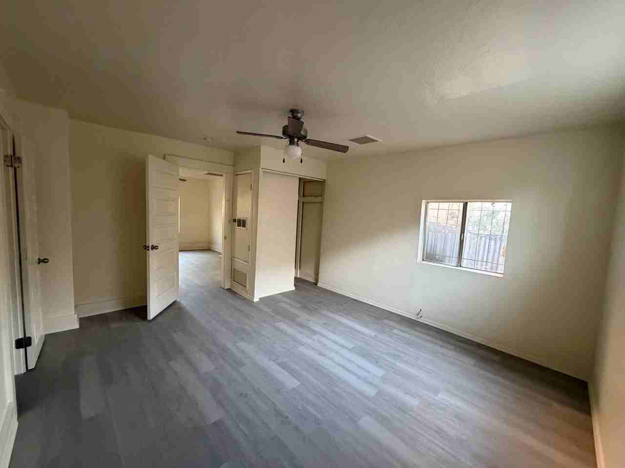 861 E 7th St - Photo 2 of 7