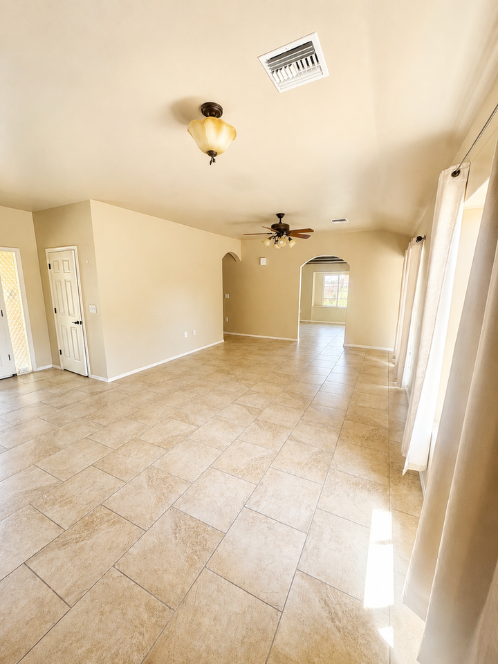 2735 E 13th St - Photo 4 of 16