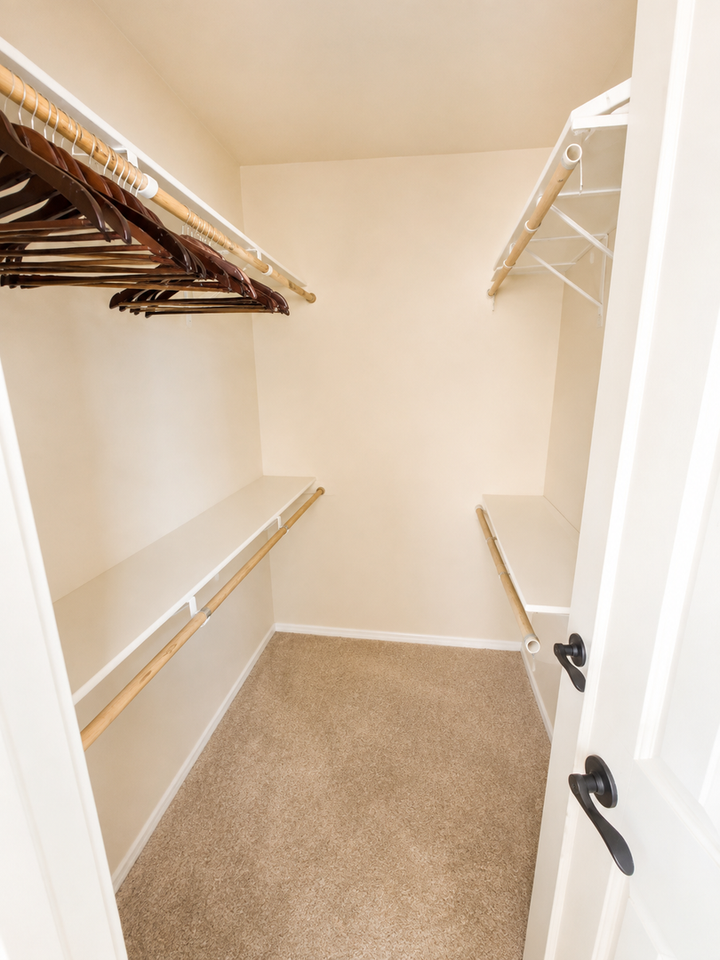 2735 E 13th St - Photo 5 of 16