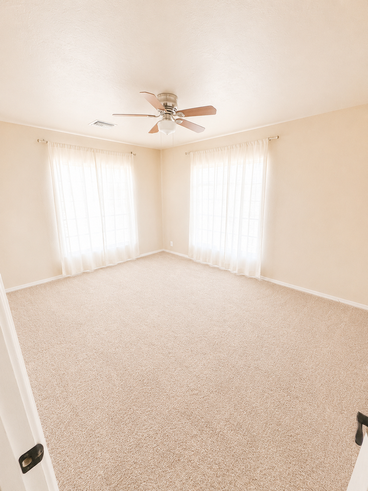 2735 E 13th St - Photo 7 of 16