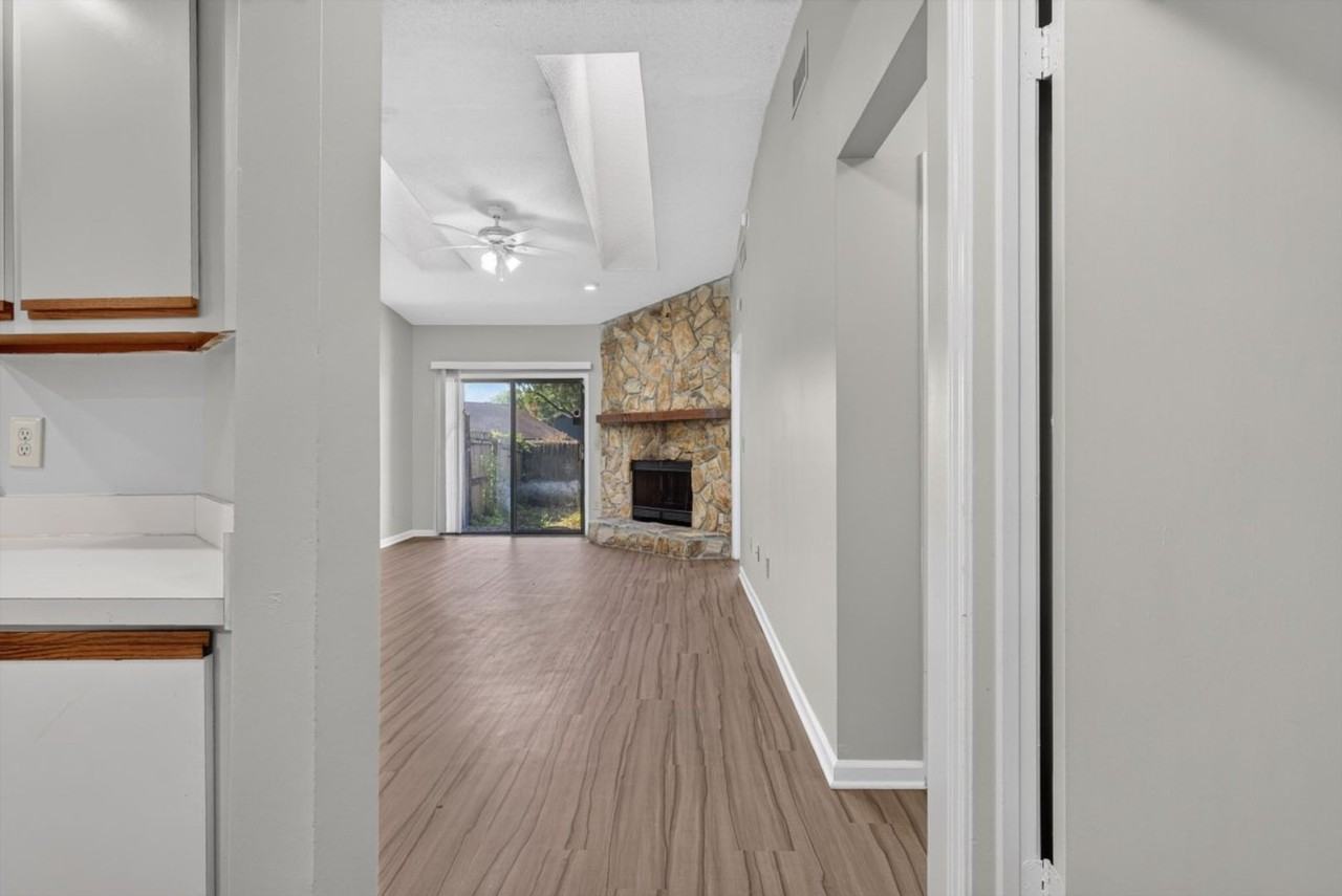 8010 International Village Dr - Photo 3 of 28